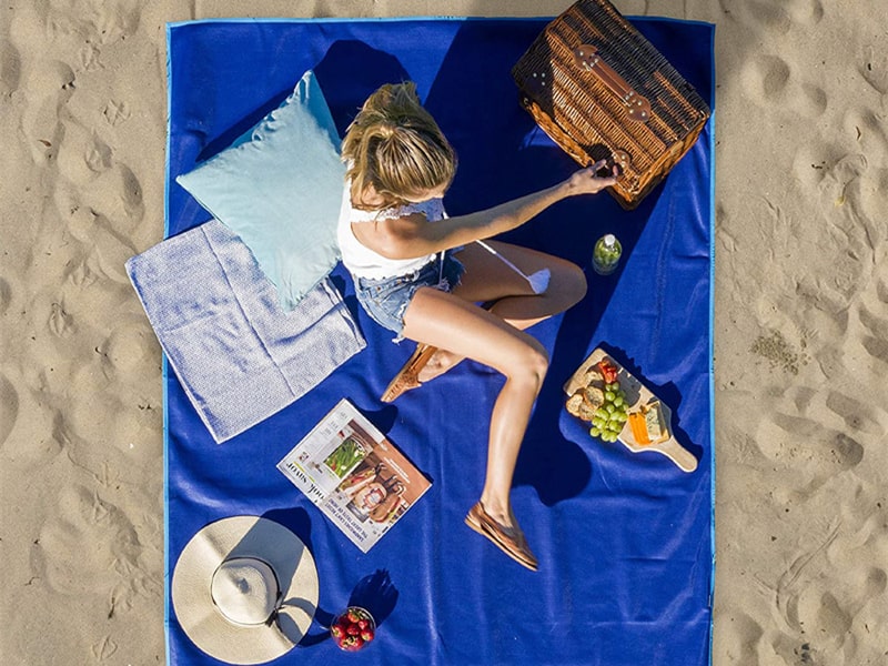 Sandproof and Waterproof Beach Mat